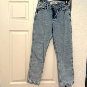Hollister curvy high rise mom jean 25